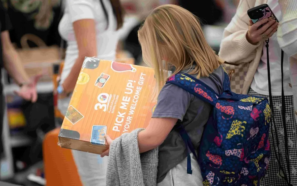 1000 هدية من دبي في حقائب المسافرين