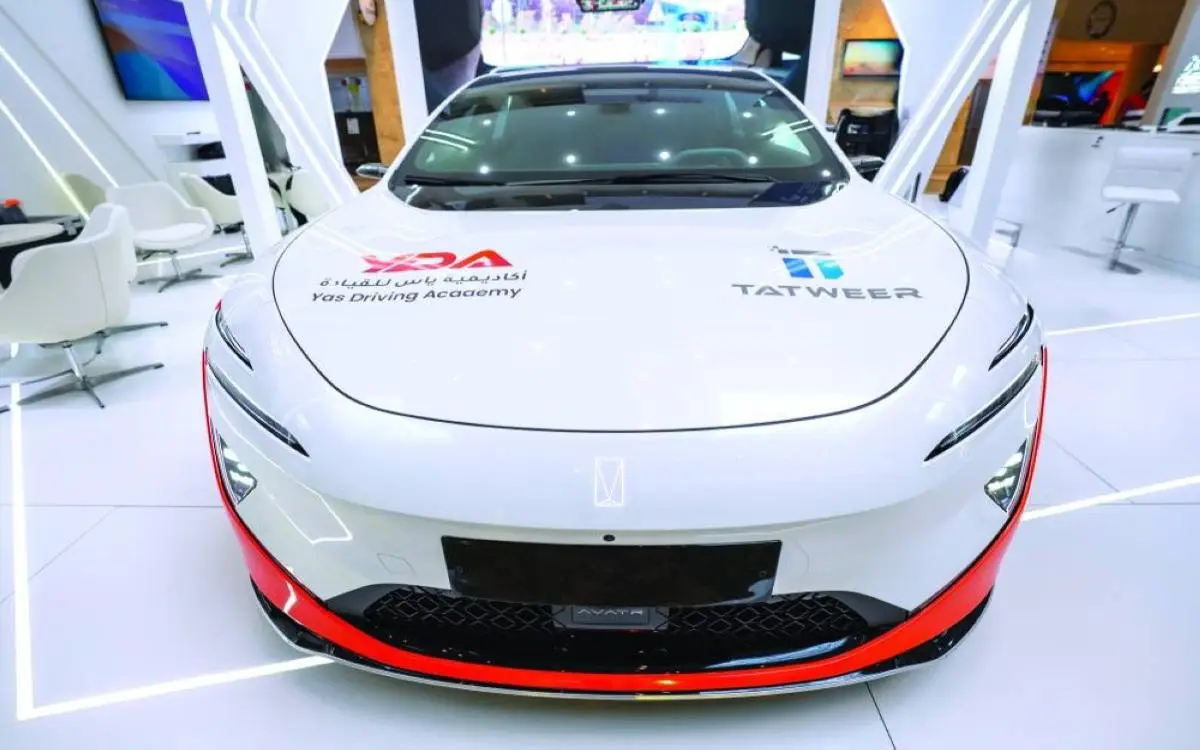 "جيتكس دبي" يكشف أول مركبة بمدرّب ذكي