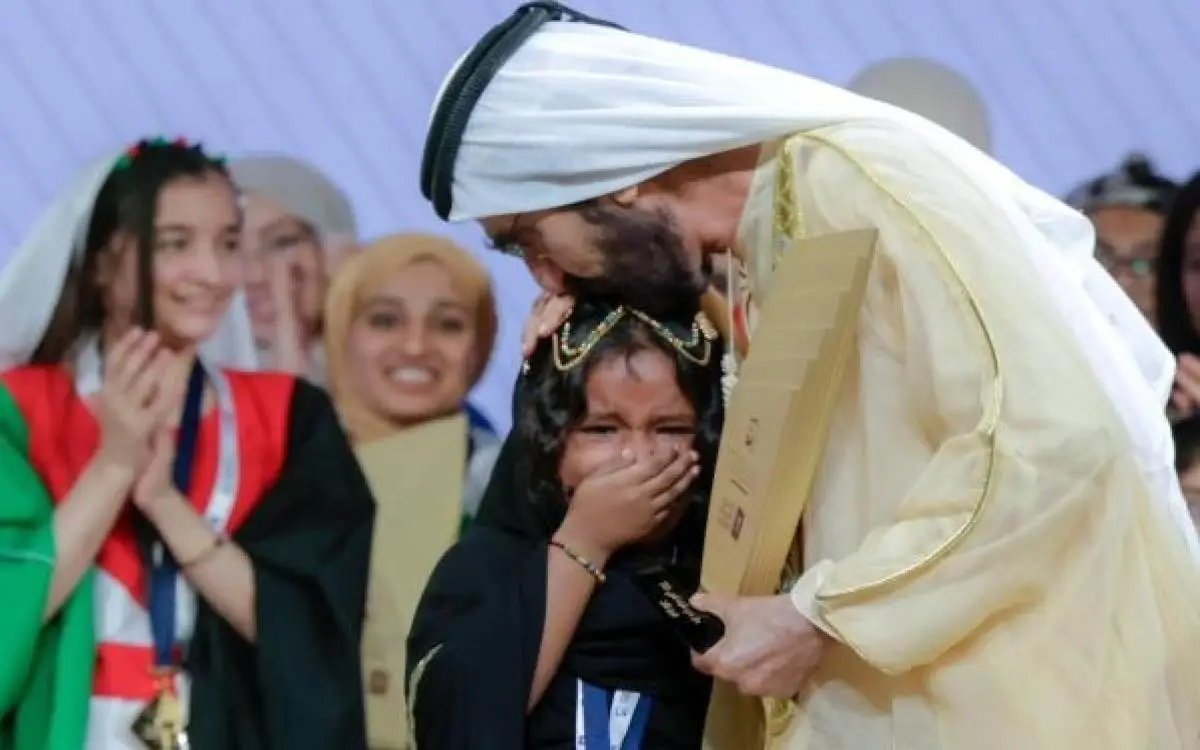 محمد بن راشد لطلاب تحدي القراءة: جيل يبشر بالخير (فيديو)