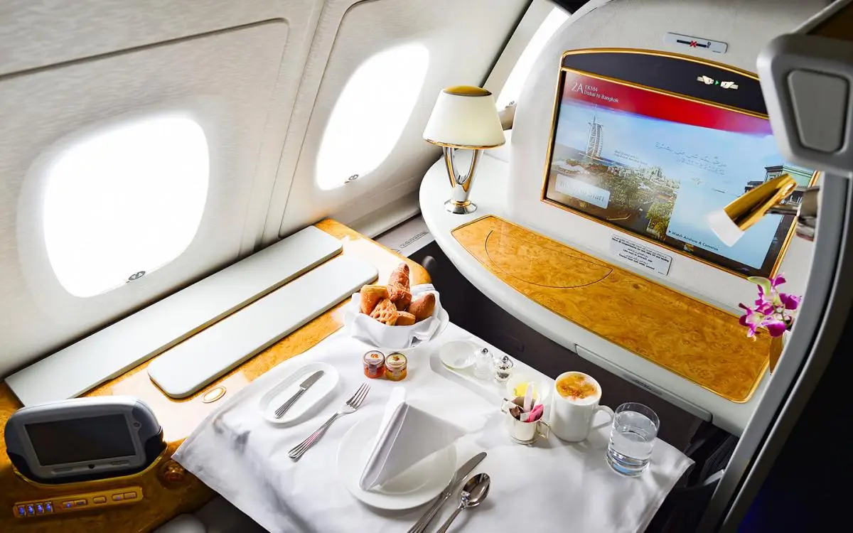 «فوربس» تكرم «فنادق طائرة» في دبي