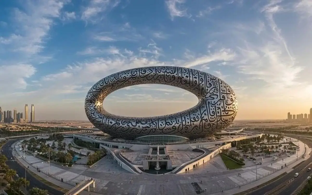 دبي "تقرأ فنجان" مدن المستقبل