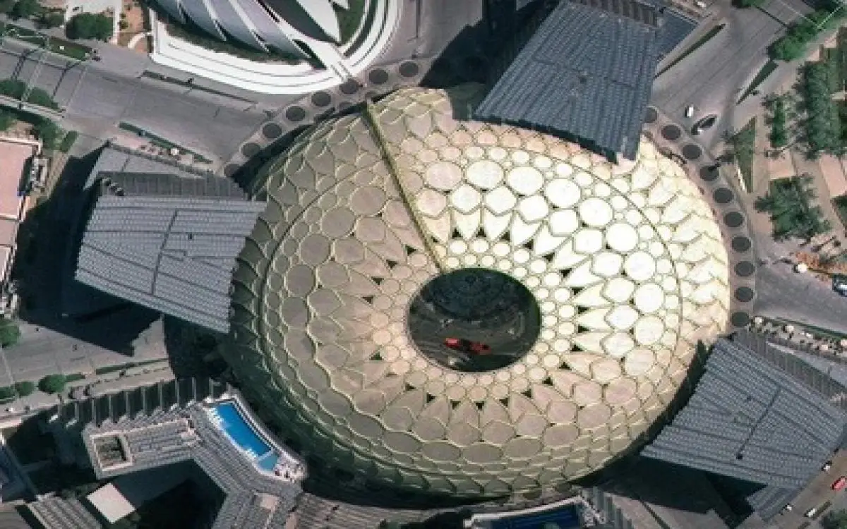 الإمارات "أوضح" للعين من على ارتفاع 550 كم!