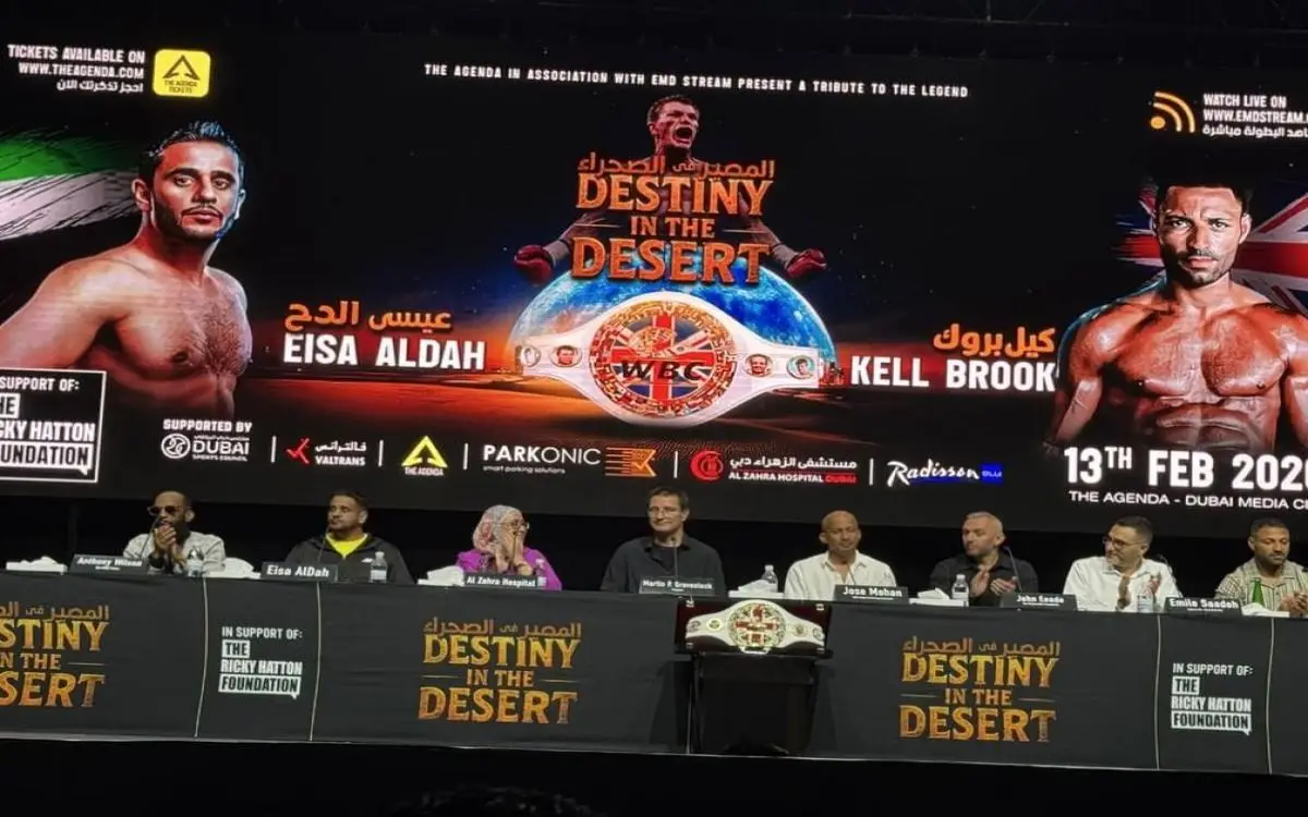 ملاكمان عالميان يحددان مصيرهما في صحراء دبي