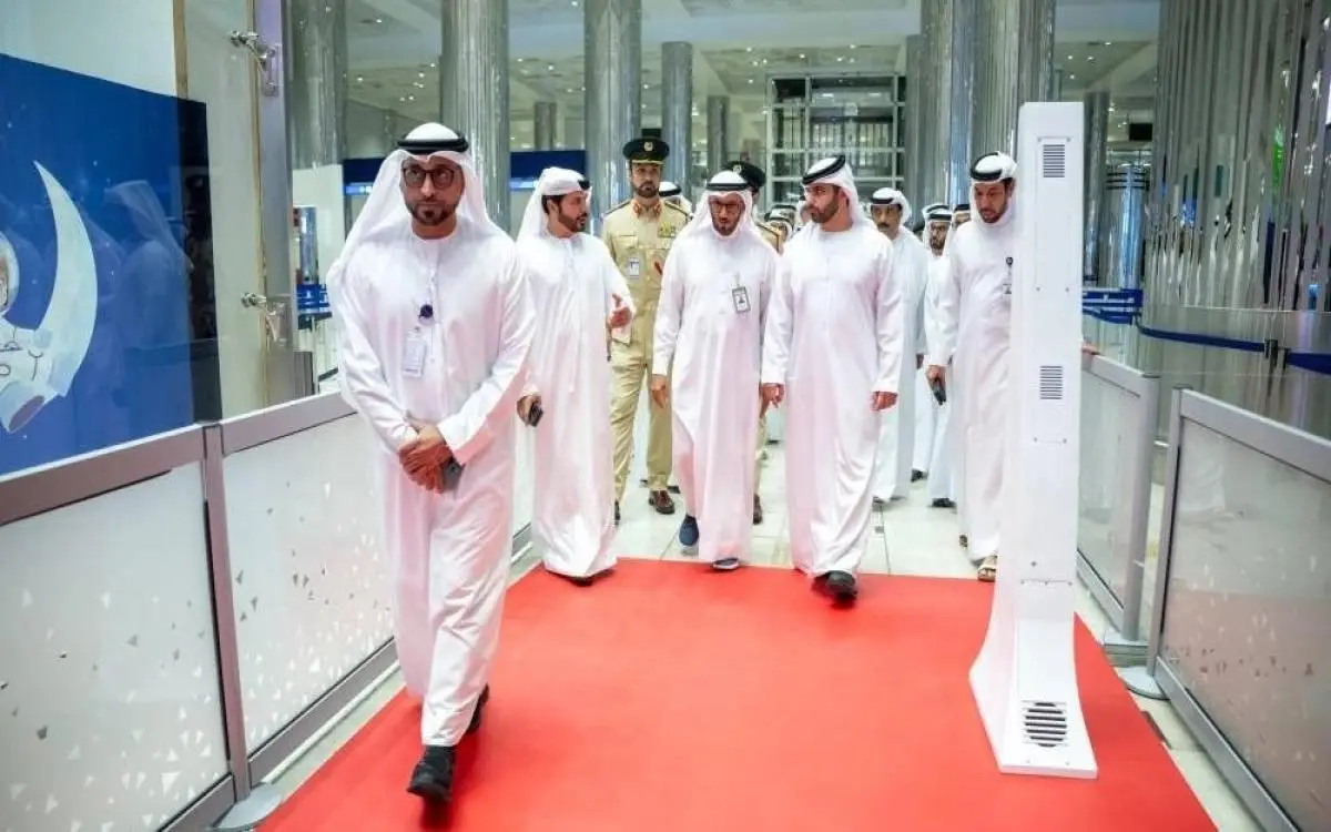 46 مليون مسافر في 6 أشهر.. منصور بن محمد يشيد بإدارة مطارات دبي