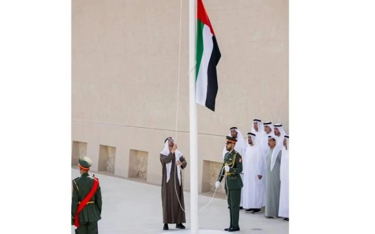 محمد بن زايد: أبناء الإمارات يجتمعون على حب الوطن والمسؤولية تجاه إعلاء رايته