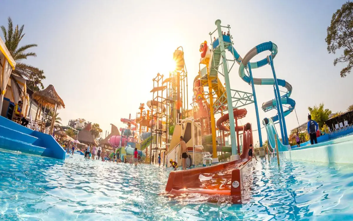 دبي ترفع سقف الترفيه المائي بحوض عملاق ومؤثرات ليزرية