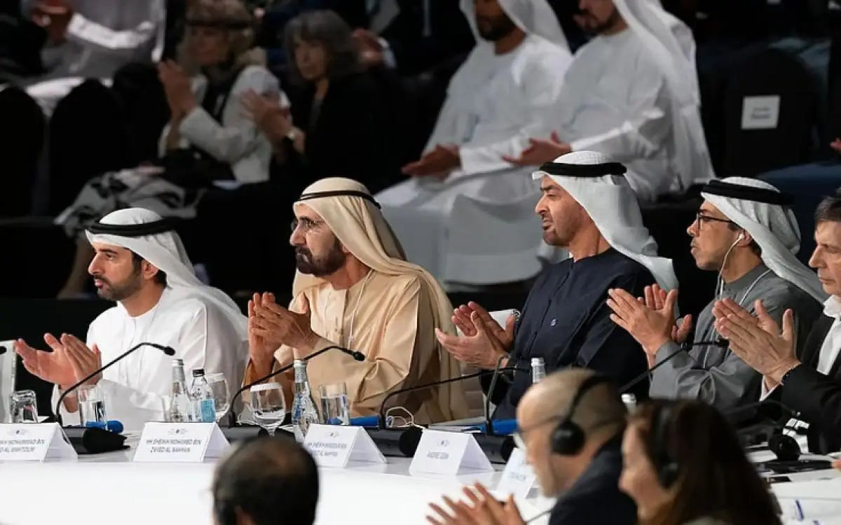 محمد بن زايد ومحمد بن راشد يفتتحان قمة العلماء