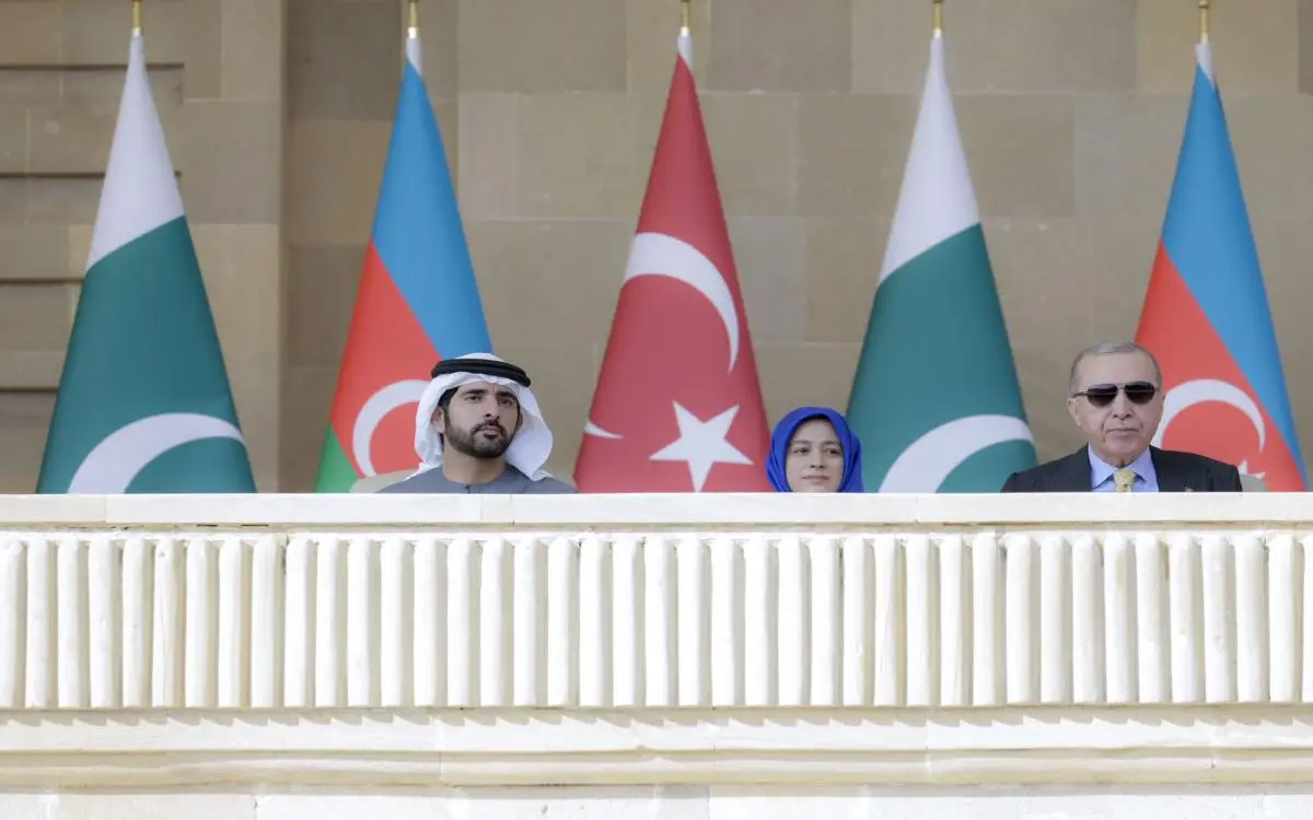 حمدان بن محمد يشيد بالعلاقات الإماراتية - الأذربيجانية