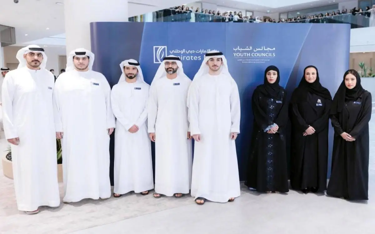 محمد بن راشد بن محمد يشيد ببنك يضم 90 جنسية!