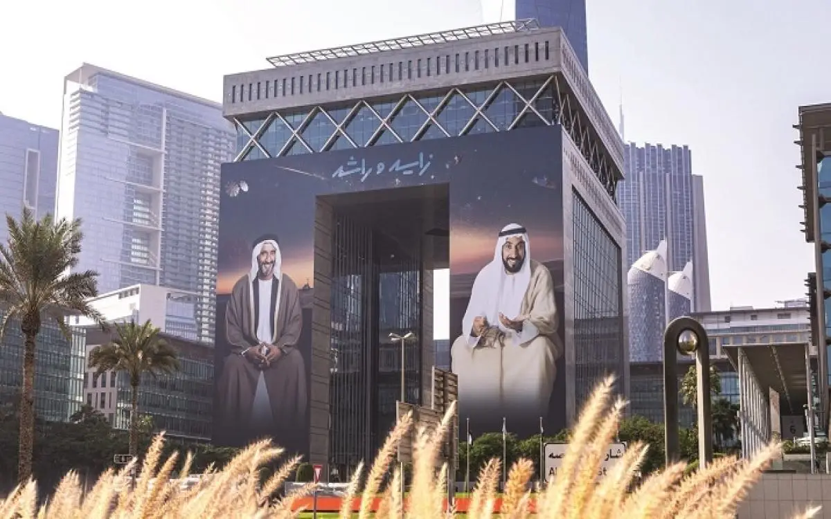 «زايد وراشد» يطلان على المستقبل من «البوابة»