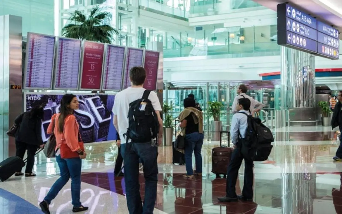 لا طوابير في مطار دبي لمن يسافرون بحقيبة يد