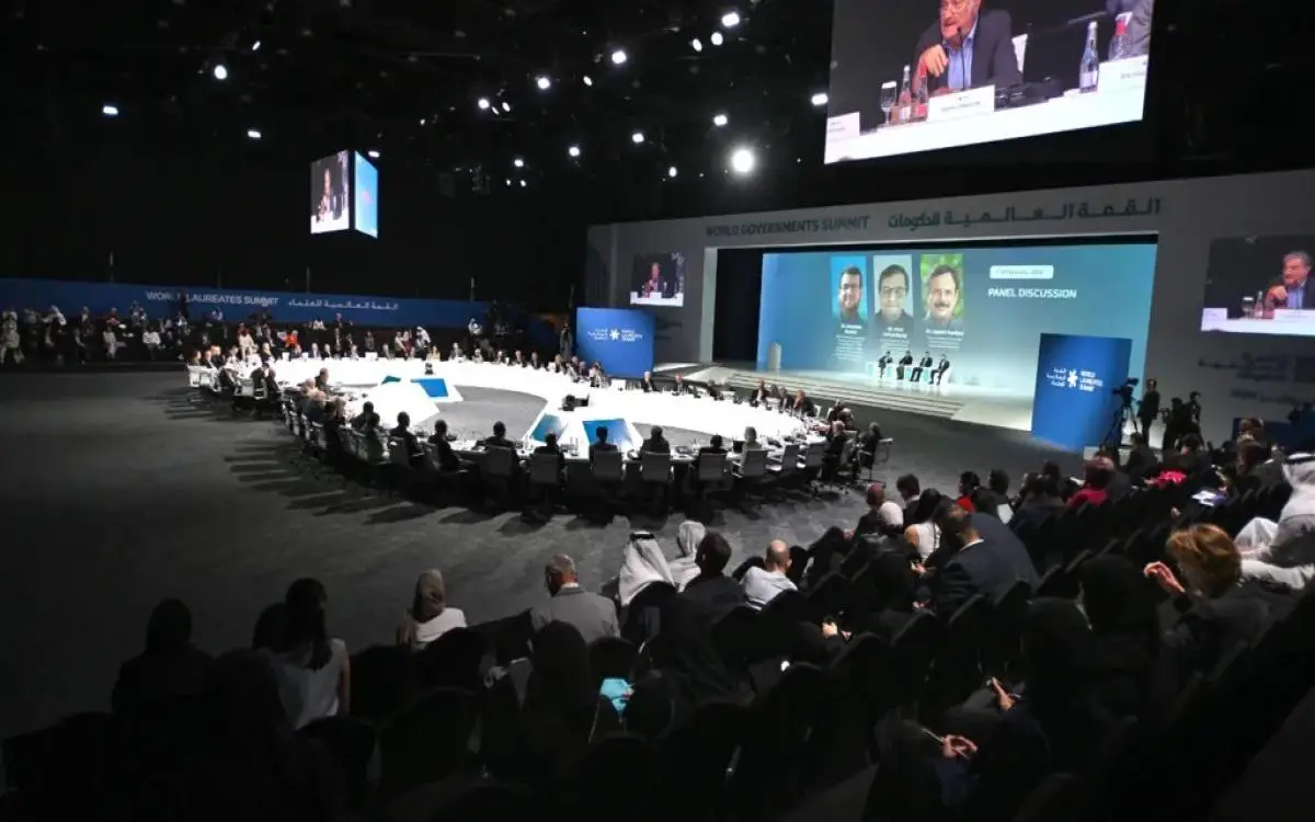 حائزو "نوبل" من دبي: الإمارات تربط العلم بمراكز القرار العالمي