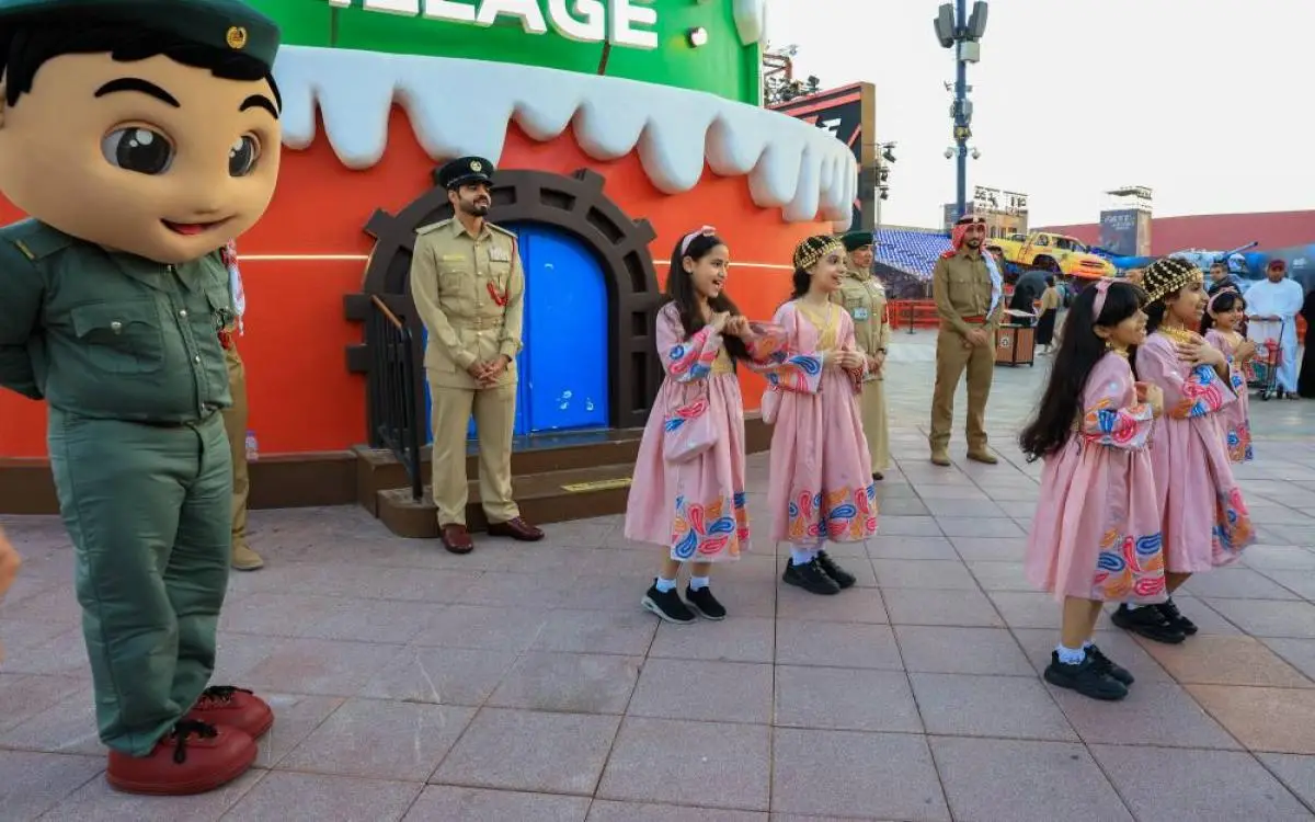 «حق الليلة» في دبي بملابس الشرطة