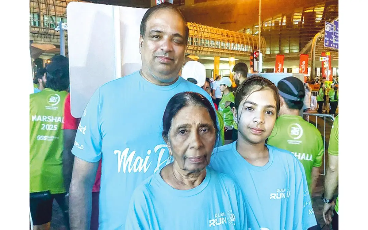 جدة سبعينية وحفيدتها في «تحدي دبي للجري»