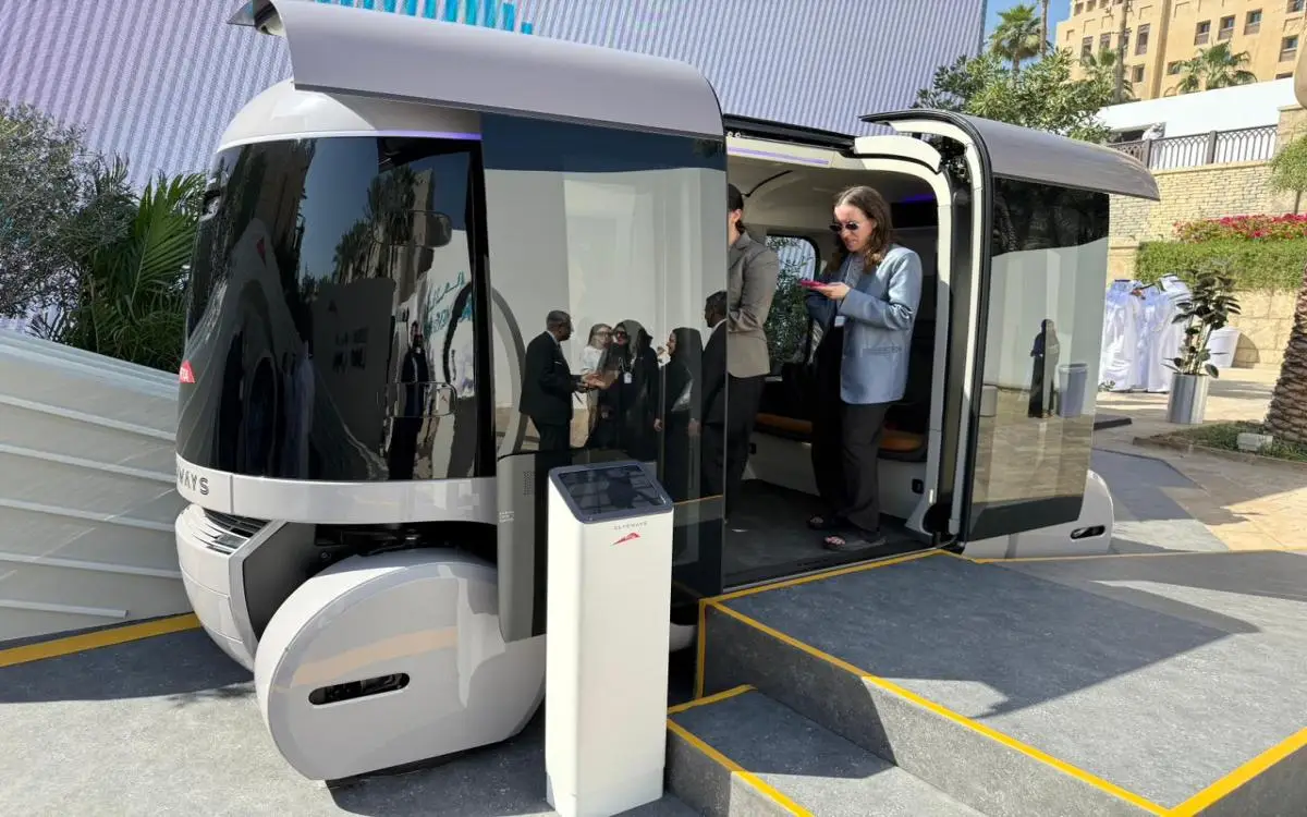 كبسولات تسير وحدها تربط مترو دبي بـ10 آلاف راكب