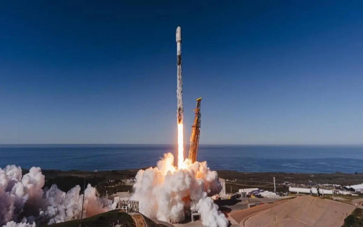 فاي - 1 صناعة إماراتية تفتح أبواب الفضاء "للجميع"