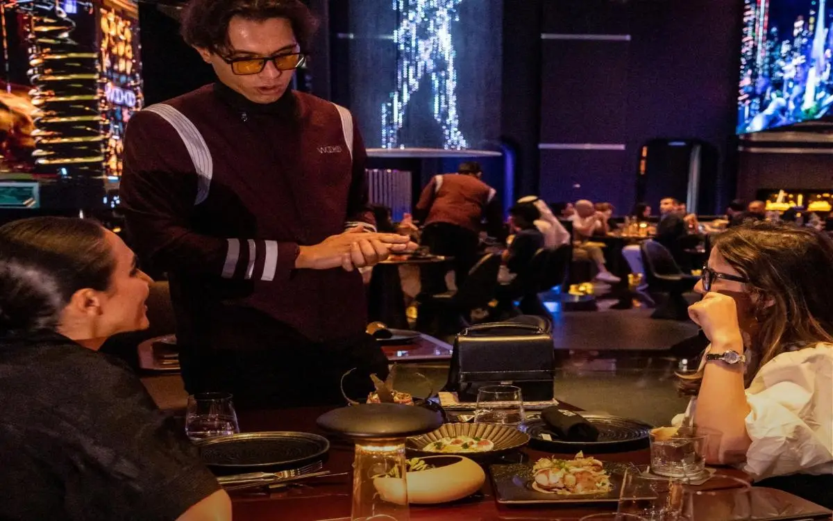 "لحم ديناصور" في قائمة مقبلات مطعم في دبي