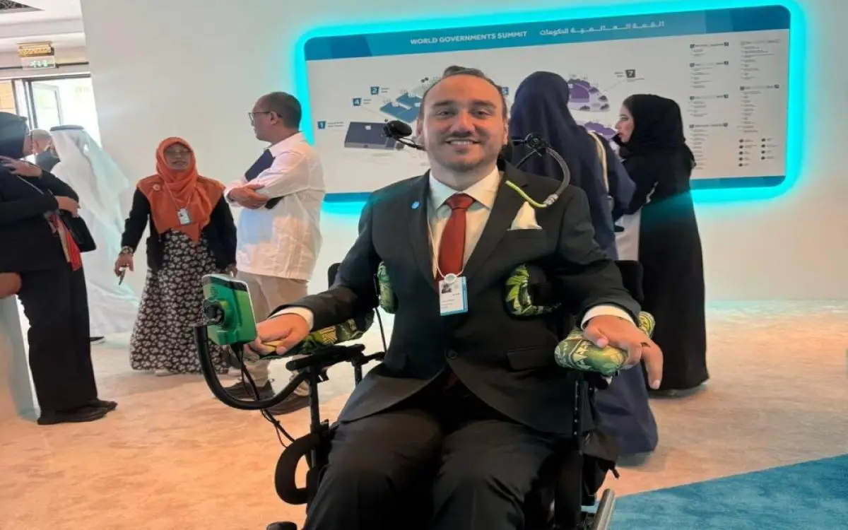 أول إنسان بغرسة دماغية يروي قصته لقادة العالم في دبي