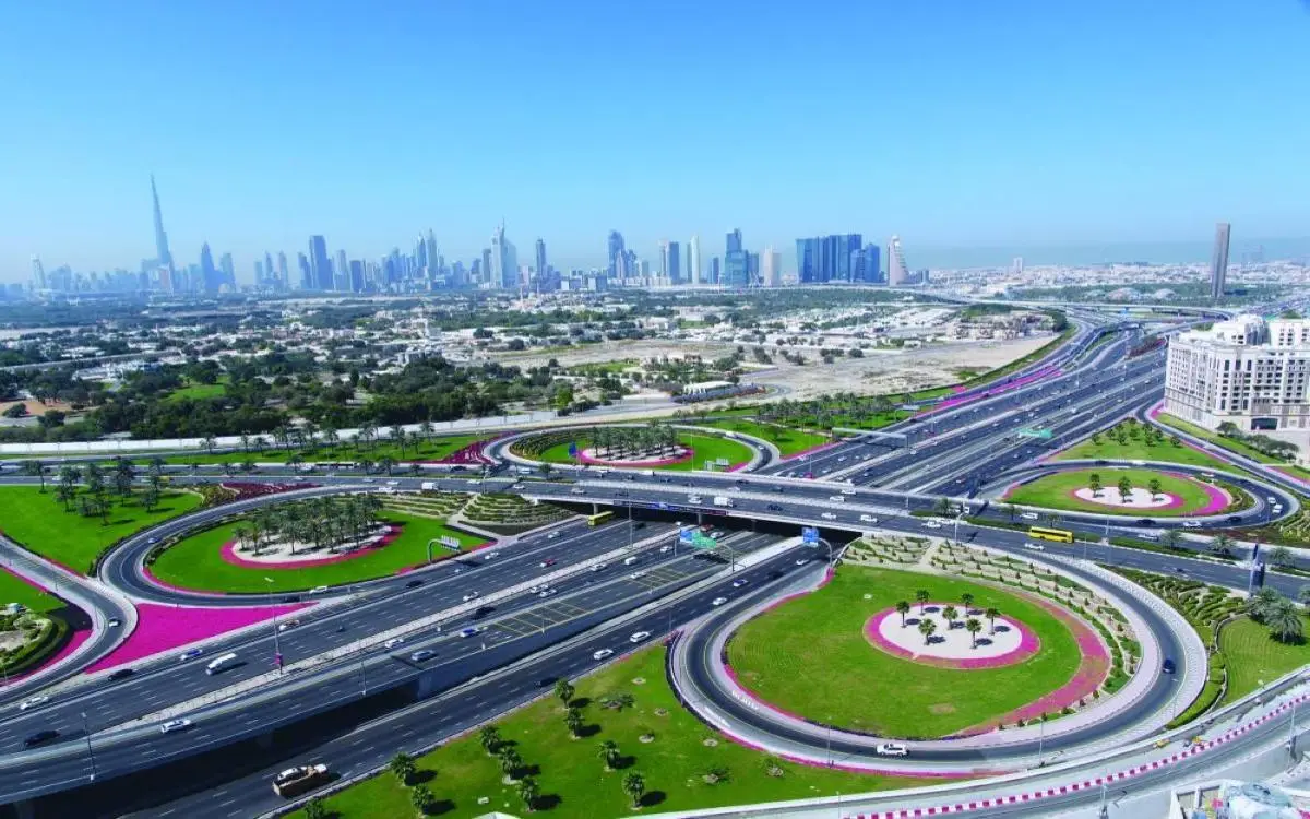دبي تتزين بـ1.2 مليون متر مربع خضراء في 9 أشهر