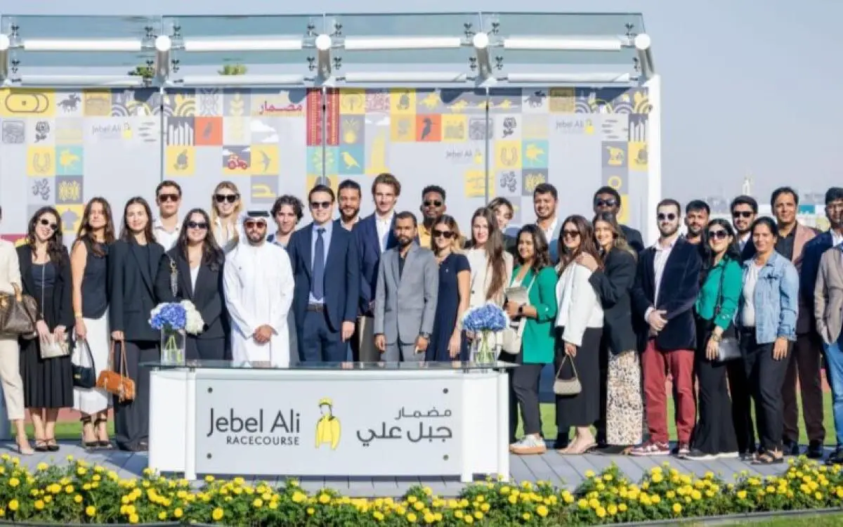 خيول الـ4 سنوات تفاجئ «سباق الطلاب والجامعات» في دبي
