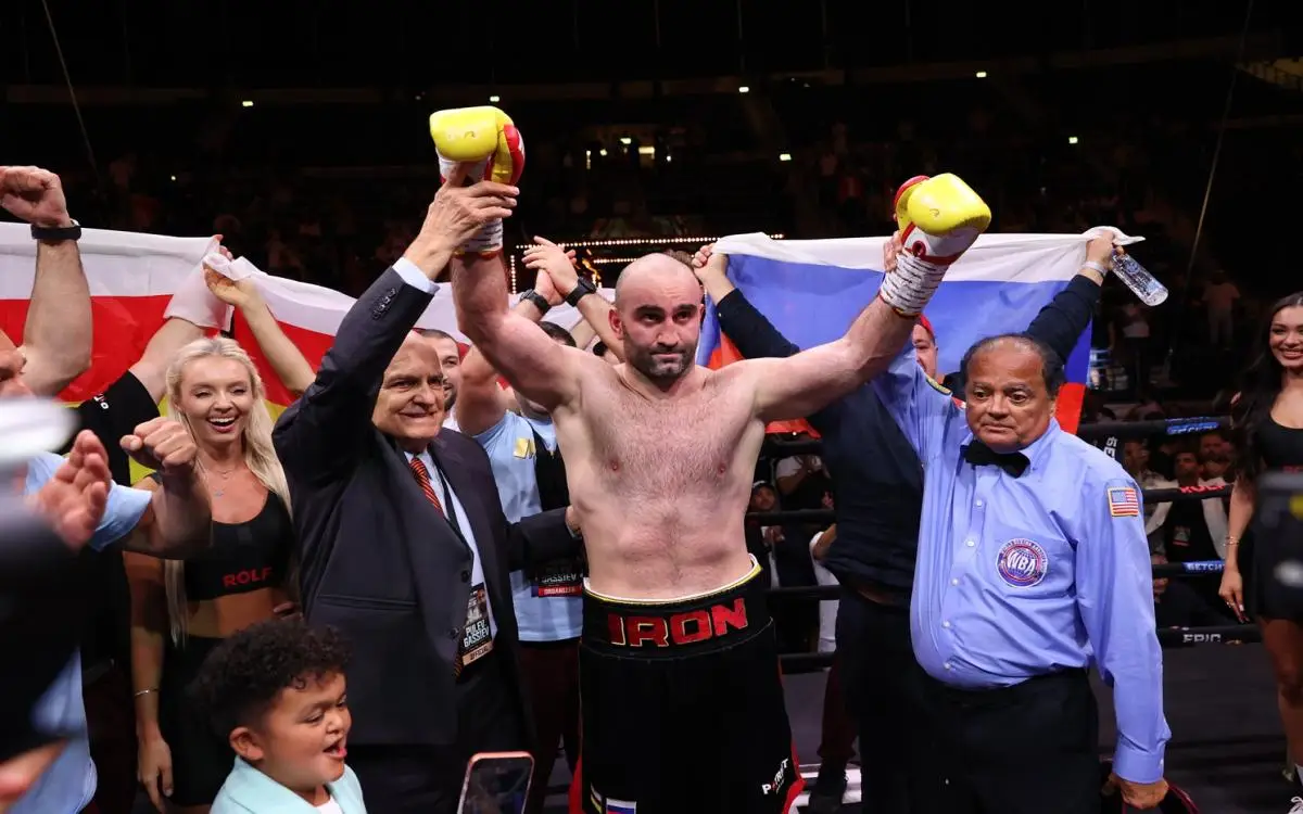 غاسييف يفوز في دبي بلكمة يسارية وحفيد محمد علي يتصدر "المتوسط"