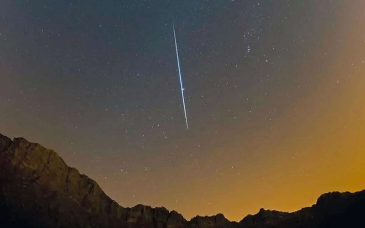 المئات يفترشون صحارى الإمارات لرصد 400 "شهاب جوزائي"