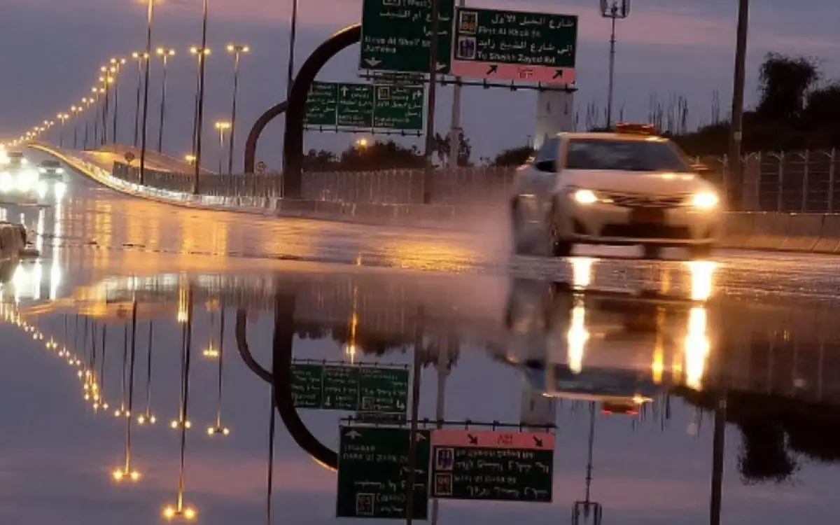 غرامات ونقاط سود بانتظار المتهورين على طرق دبي المبللة