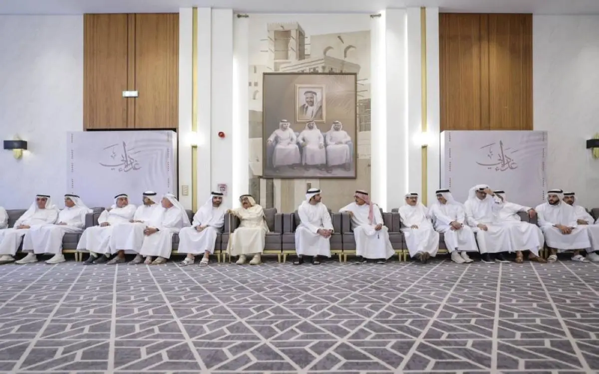 حمدان بن محمد على مائدة واحدة مع أهالي ديرة دبي