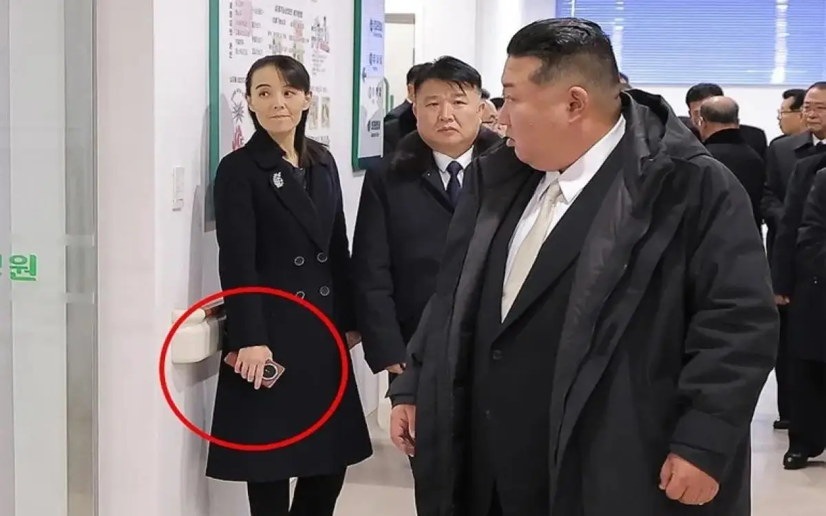 هاتف صيني فاخر في يد أخت زعيم كوريا الشمالية