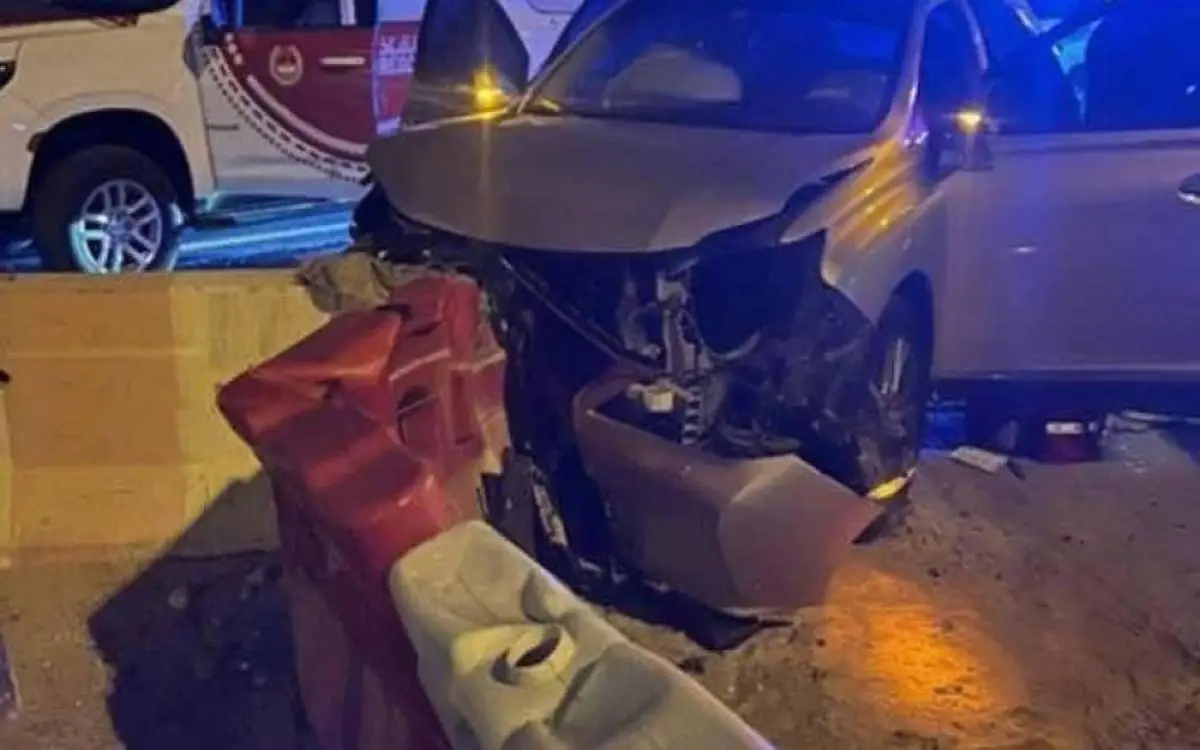 فقدان وعي يصدم سيارة في دبي بالإسمنت