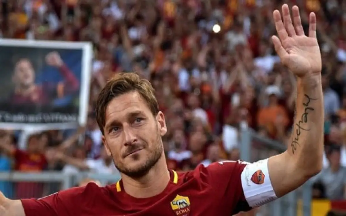 توتي يكمل لوحة "الأساطير" في دبي