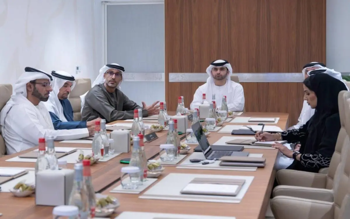 منصور بن محمد يتفقد استعدادات قمة دبي: توظيف الرياضة كقوة عابرة للحدود