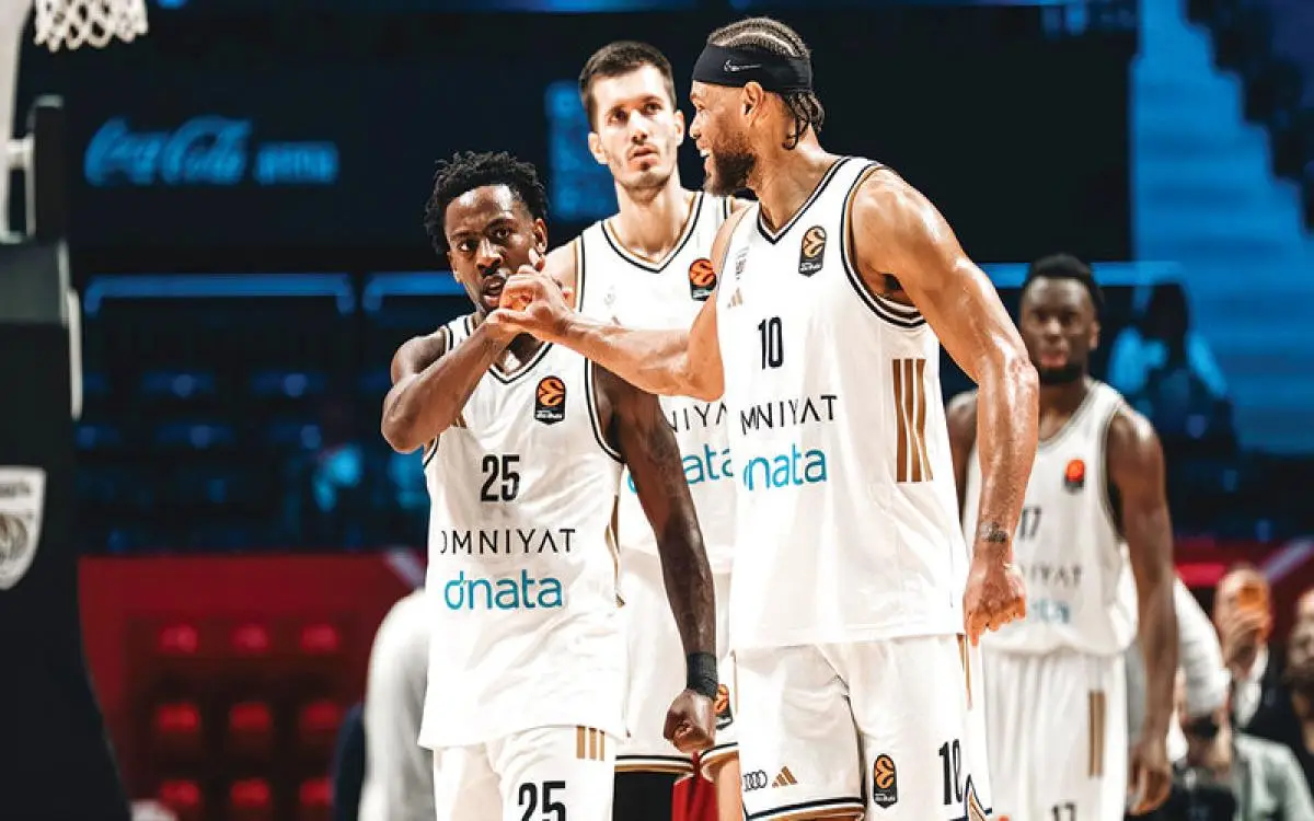 5000 متفرج يشهدون هزيمة ميلان في دبي