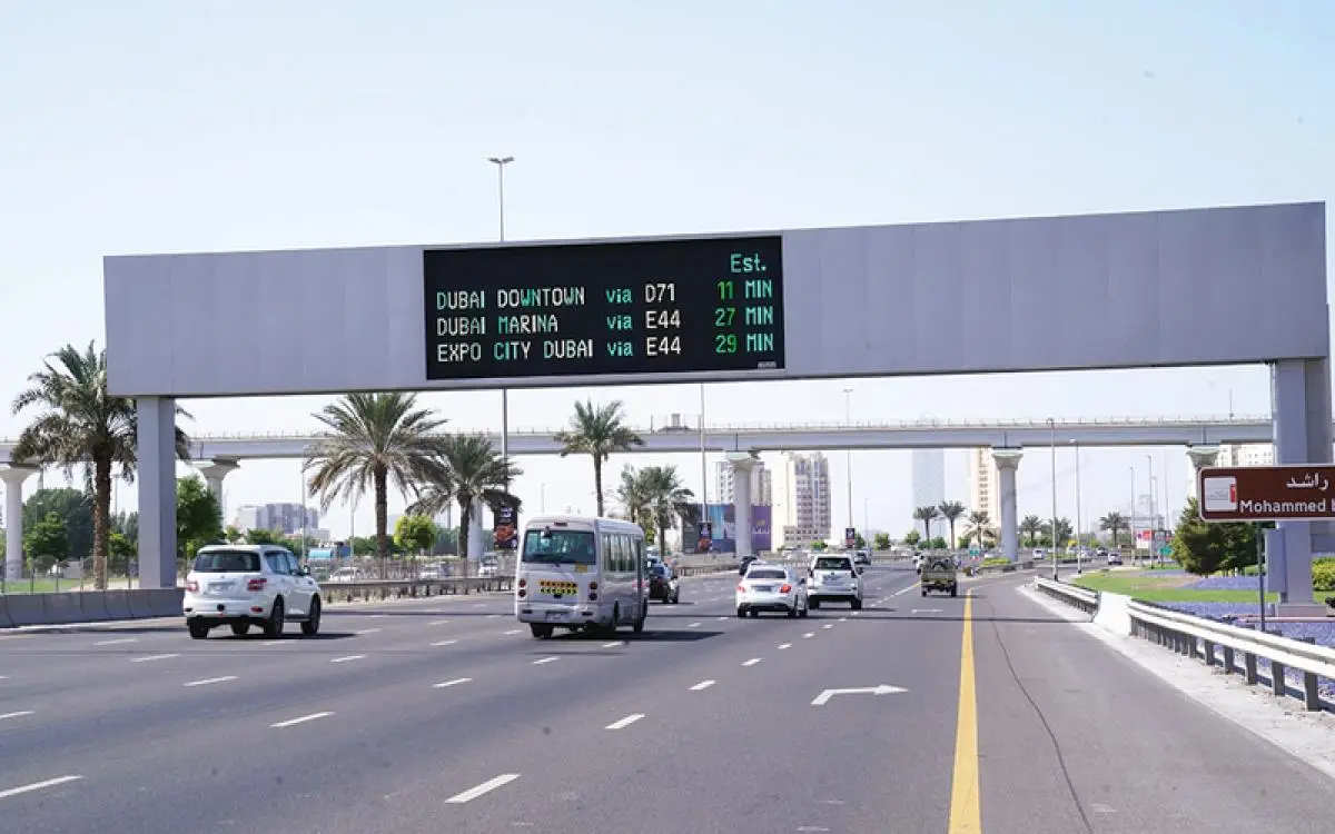 لوحات تقصّر رحلات دبي 20% و2000 تنبيه ازدحام وأعطال