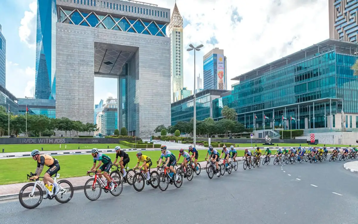 دراجو الإمارات يبدؤون 158 كلم من التحدي في شوارع دبي