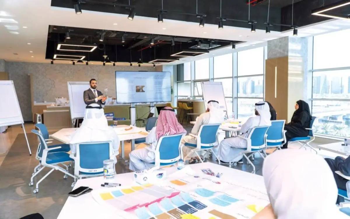 قضاء دبي يدخل مرحلة ابتكار مع 23 موظفاً وطالباً