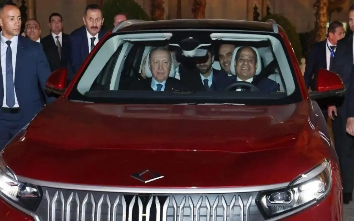 سيارة كهربائية تدفئ العلاقات المصرية التركية