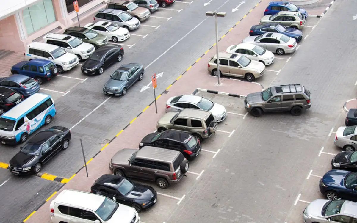 ركنة سيارتك في دبي بلا رسوم هذا اليوم