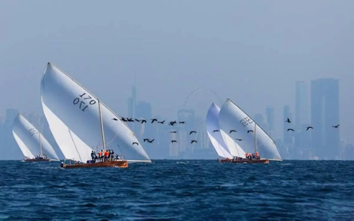 القوارب تدشن سباقها الثالث من جزر العالم إلى «عين دبي»