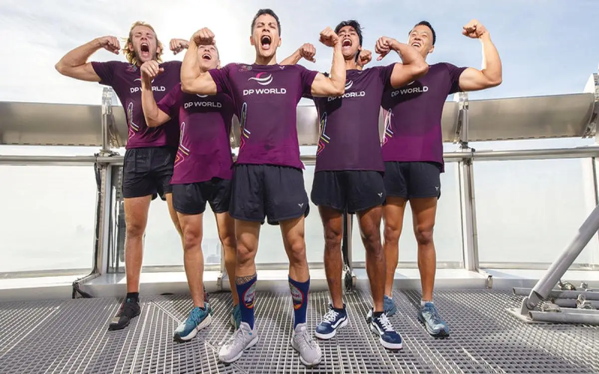 26:24 دقيقة لبلوغ قمة برج خليفة