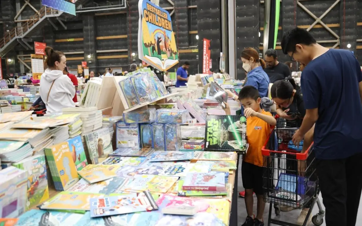 دبي تواجه الضجيج بـ"أرخص" كتب في العالم