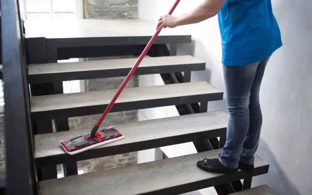 كيف تستدرج مكاتب العمالة المشبوهة ضحاياها في دبي؟