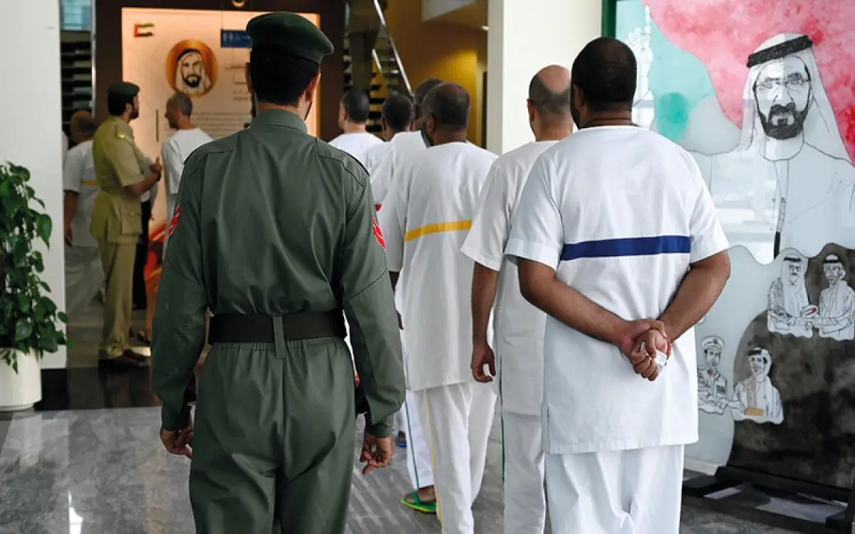 مليونا درهم تحرر 185 سجيناً في دبي قبل العيد