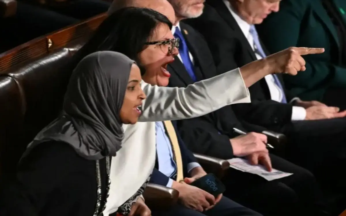 ترامب يدعو إلى طرد نائبتين: معتوهتان وتلزمهما مصحة