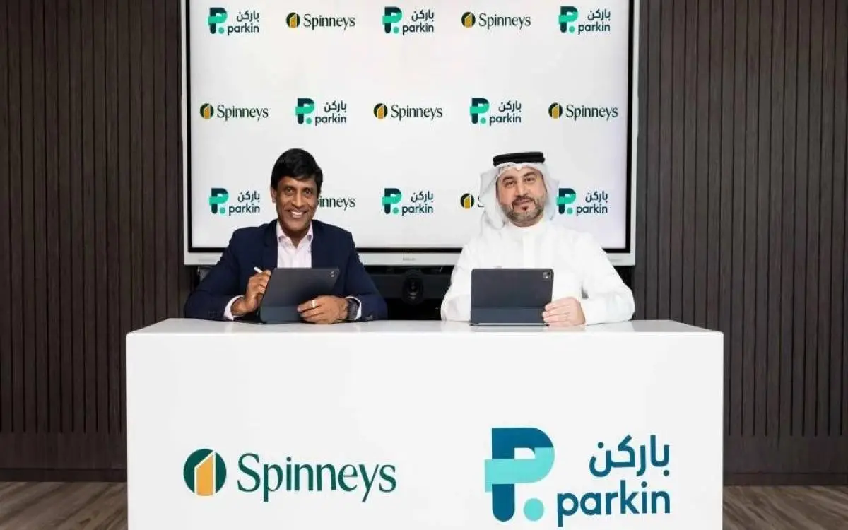 مواقف "بين المتسوقين" في دبي