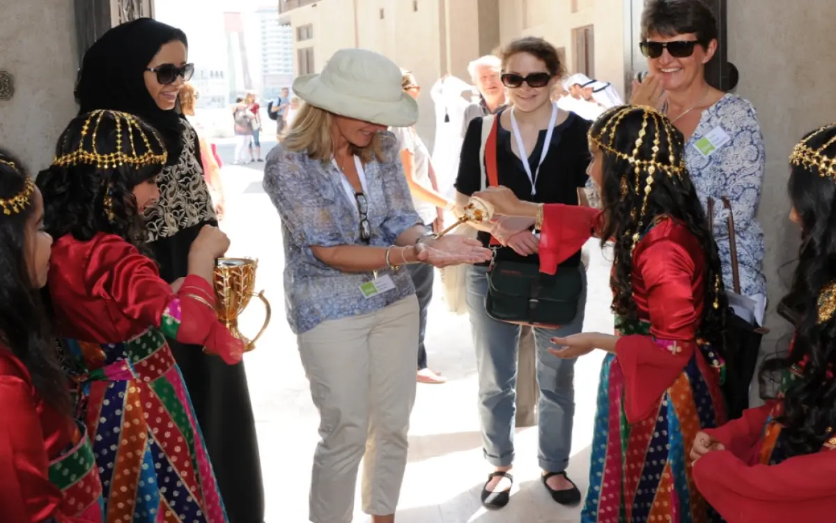 2400 "دليل" من 50 جنسية في دبي يدعونك للانضمام إليهم