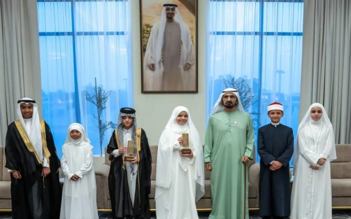 محمد بن راشد يكرم "أجمل صوتين قرآنيين" من المتأهلين الـ6