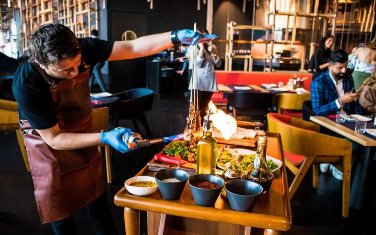 100 مليار درهم سوق المطاعم والمقاهي في دولة عربية