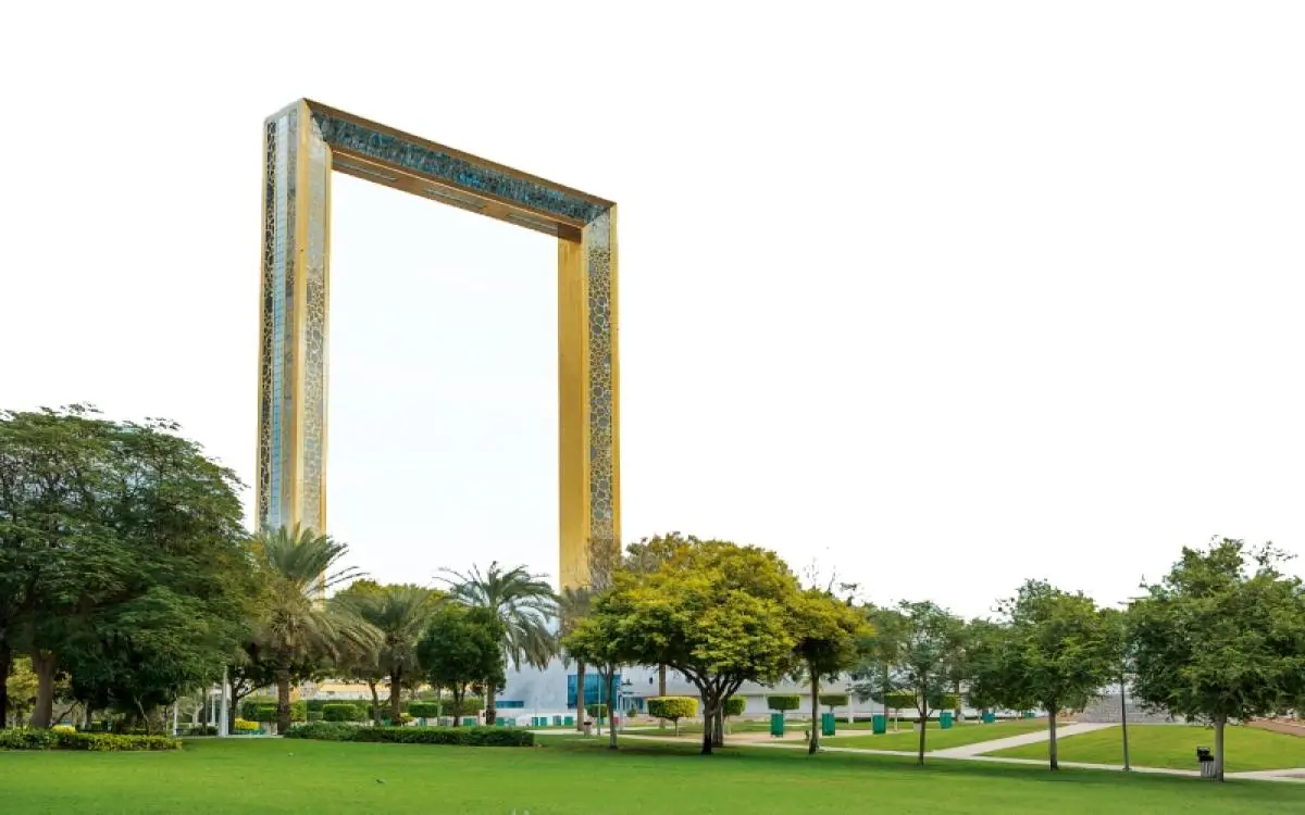 ما عقوبة العبث بالممتلكات العامة في دبي؟