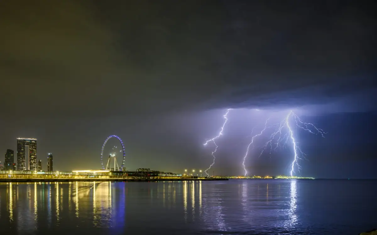 الشرطة تطمئن سكان دبي: لا قلق من صوت الرعد